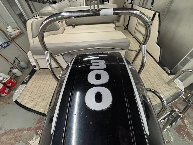 Slide: The Image of 2019 Harris Grand Mariner 250 with 300 horsepower engine, interior view. - 42