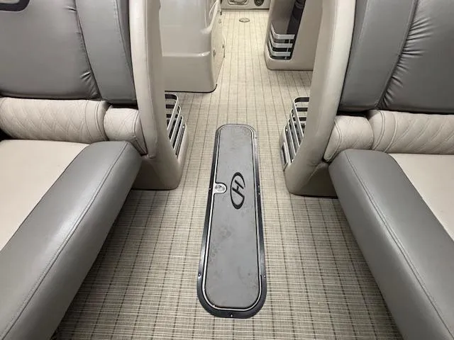 Slide: The Image of Interior of 2019 Harris Grand Mariner 250 boat with gray seating and flooring. - 9