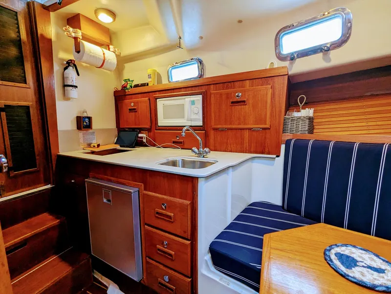 Slide: The Image of Interior of 2000 Hunt Yachts 28 Hardtop Express with kitchenette and seating area. - 29