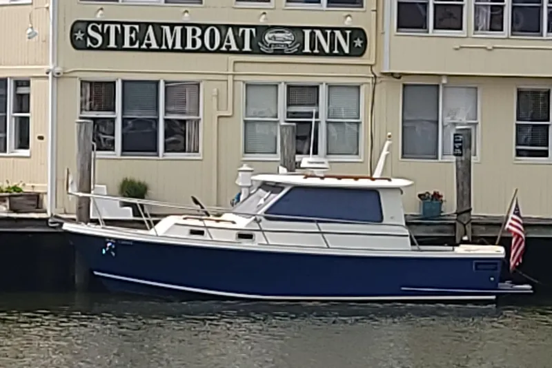 Slide: The Image of 2000 Hunt Yachts 28 Hardtop Express docked at Steamboat Inn. - 4