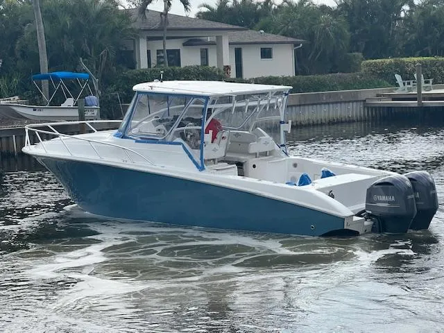 Slide: The Image of 2008 Fountain 33 SFC Sportfish Cruiser in water, featuring sleek design and Yamaha engines. - 4