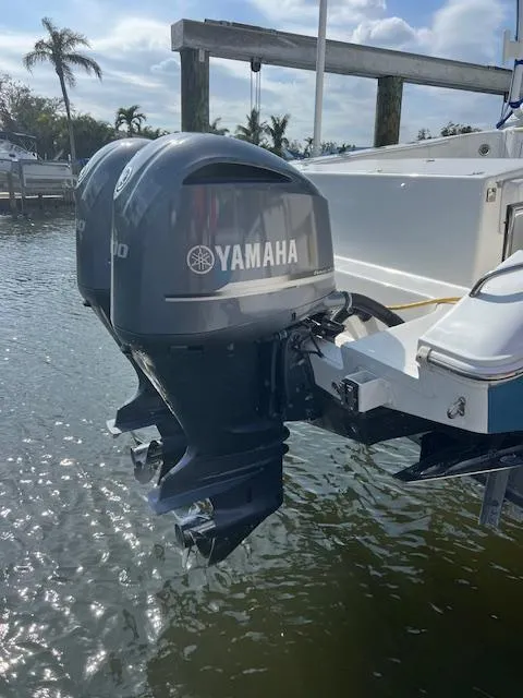 Slide: The Image of 2008 Fountain 33 SFC Sportfish Cruiser with Yamaha outboard motors in water. - 7