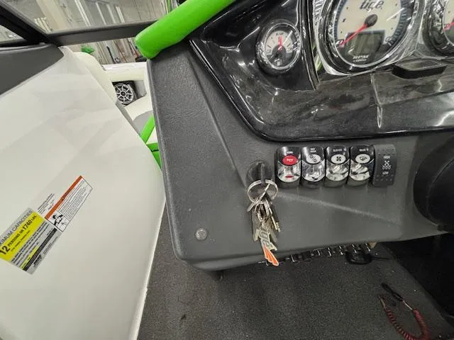 Slide: The Image of Tigé R20 2014 - 15