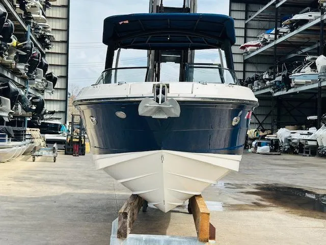 Slide: The Image of 2016 Sea Ray 250 SLX boat in storage facility, front view. - 4