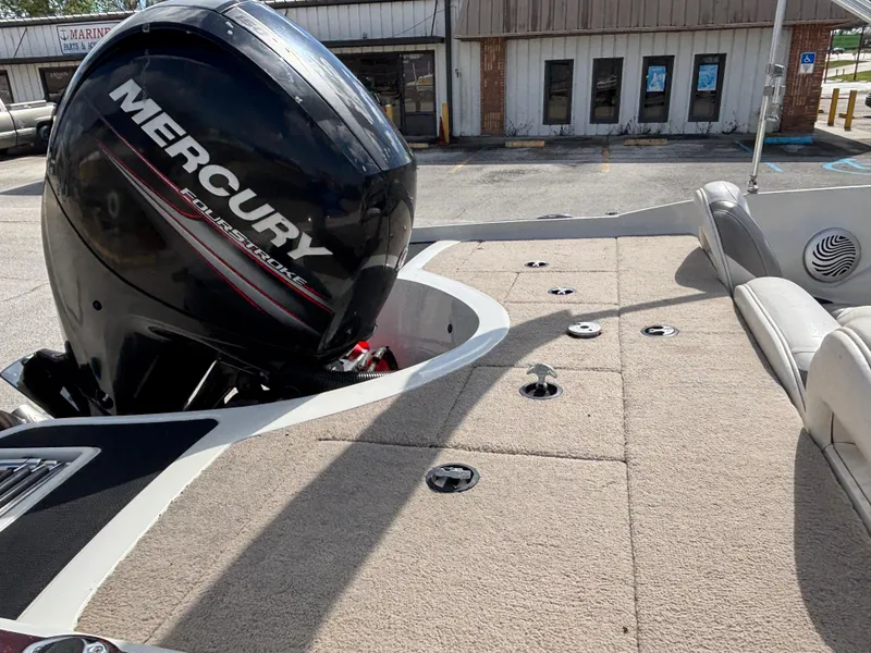 Slide: The Image of 2015 Nitro Z-7 Sport boat with Mercury engine, rear deck view. - 19