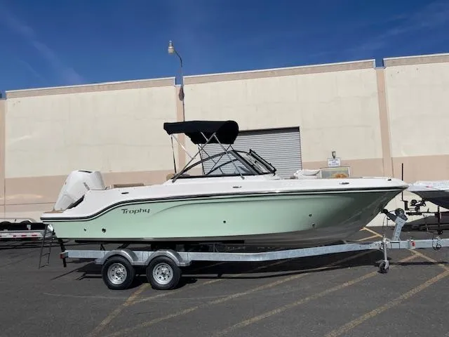 Slide: The Image of 2025 Bayliner TROPHY 22 SC boat on trailer, parked outdoors. - 45