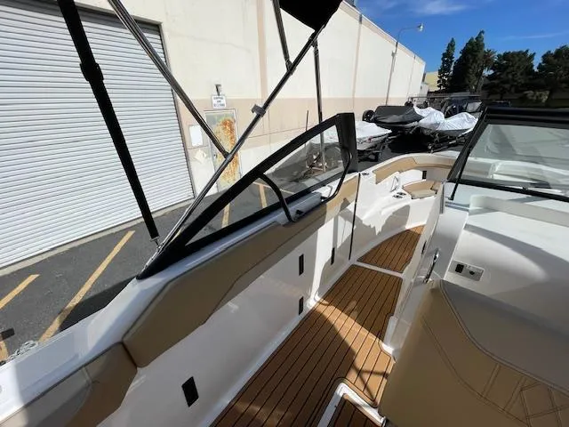 Slide: The Image of Bayliner Trophy T22SC 2025 - 51