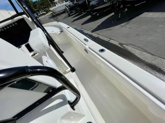 Slide: The Image of Bayliner Trophy T22SC 2025 - 65