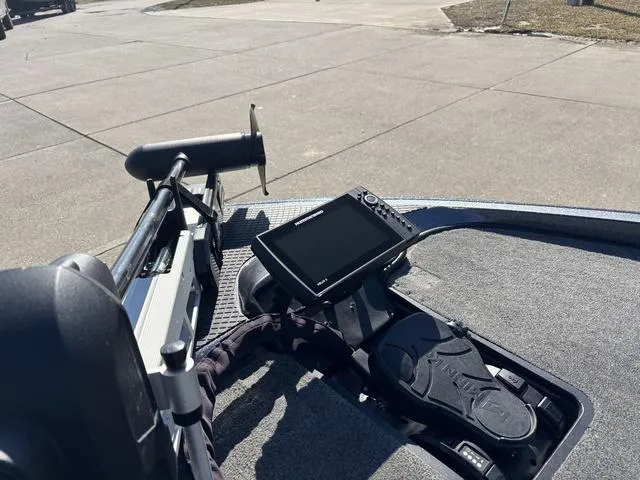 Slide: The Image of 2016 Triton 189 TRX boat with mounted fish finder and trolling motor. - 10