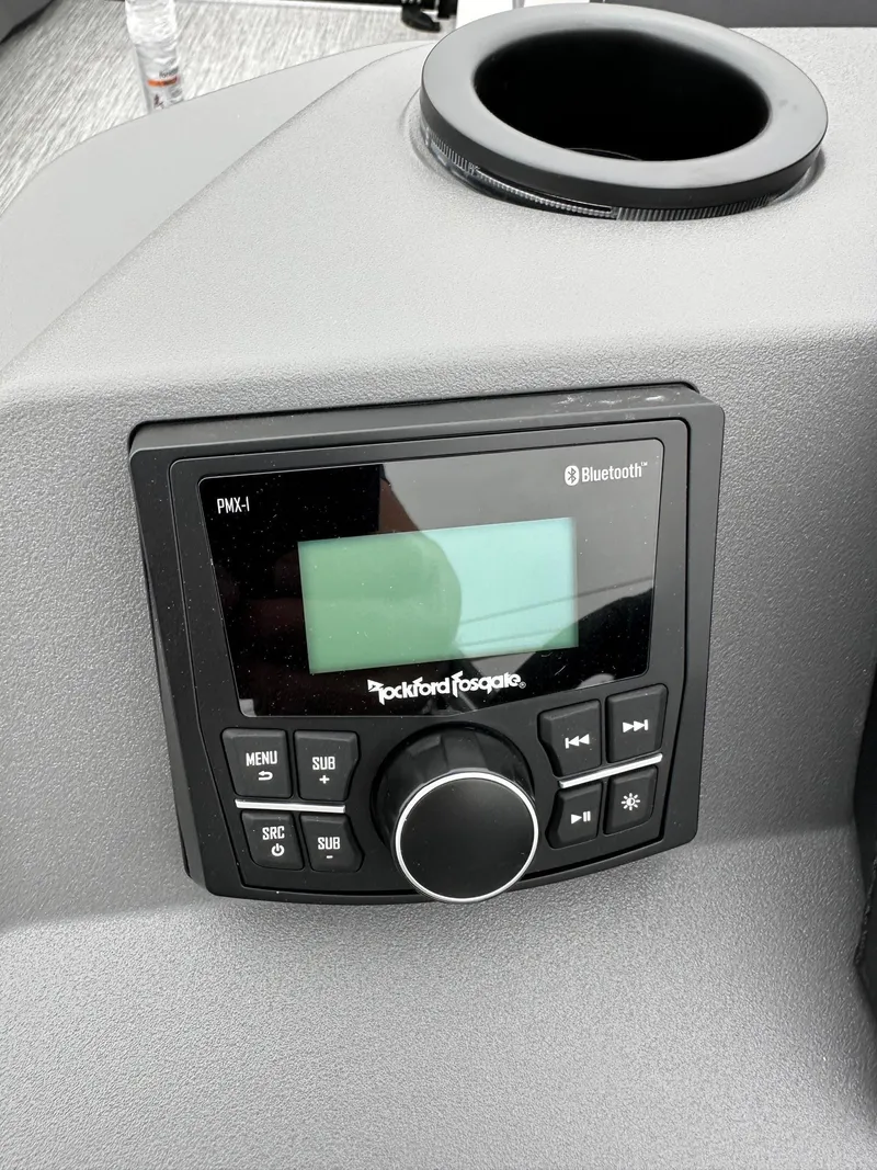 Slide: The Image of Rockford Fosgate Bluetooth stereo system on 2025 Bennington 22 SSR Quad Bench Tritoon. - 27