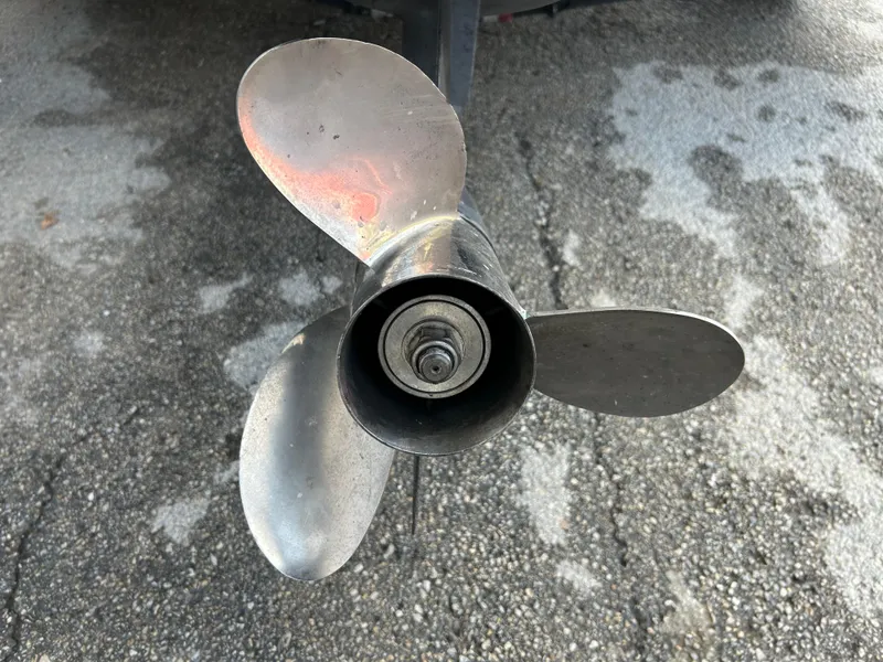 Slide: The Image of Propeller of 1998 Skeeter 176 SL C boat on asphalt surface. - 21