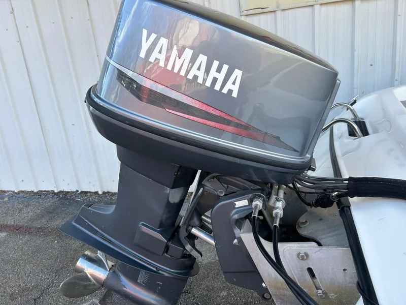 Slide: The Image of Yamaha outboard motor on 1998 Skeeter 176 SL C boat, side view. - 31