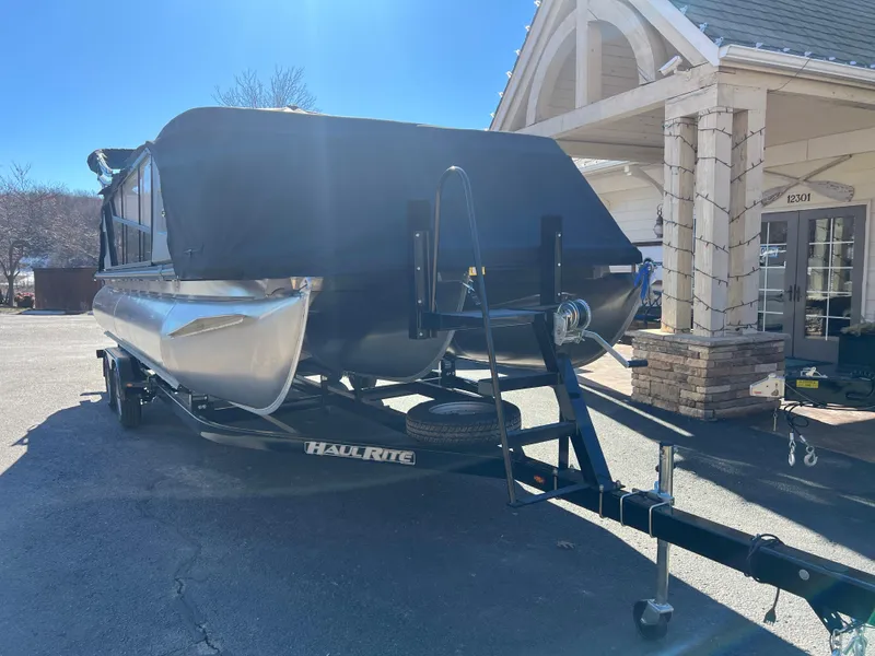 Slide: The Image of Sylvan A-Series 22 LZ DH Sport 2025 - 27