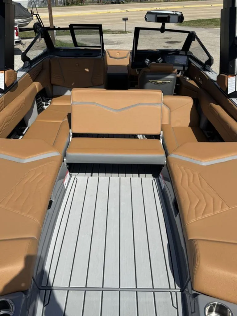 Slide: The Image of Nautique Super Air Nautique G25 2025 - 9