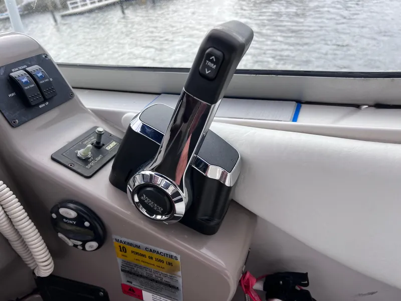 Slide: The Image of Throttle control of a 2002 Four Winns 268 Vista boat, near water. - 13