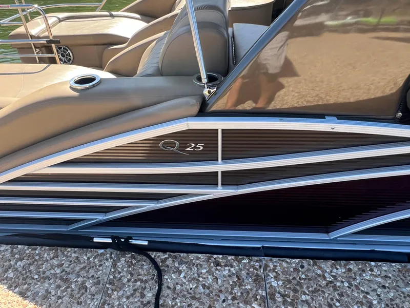 Slide: The Image of 2016 Bennington 2552 QCW I/O boat with sleek design and comfortable seating. - 9