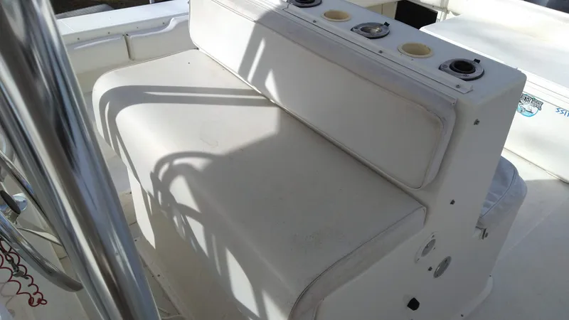 Slide: The Image of 1998 Ocean Master 31 CC boat seat with cup holders and white upholstery. - 9
