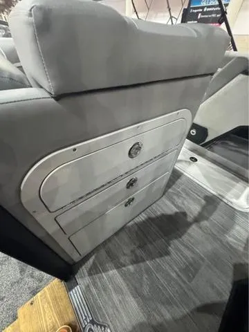 Slide: The Image of Crest Classic 220 SLRC Tritoon 2025 - 10