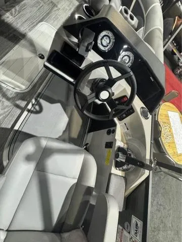 Slide: The Image of Crest Classic 220 SLRC Tritoon 2025 - 5