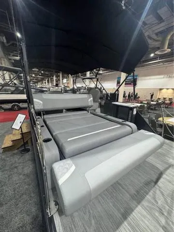 Slide: The Image of Crest Classic 220 SLRC Tritoon 2025 - 7