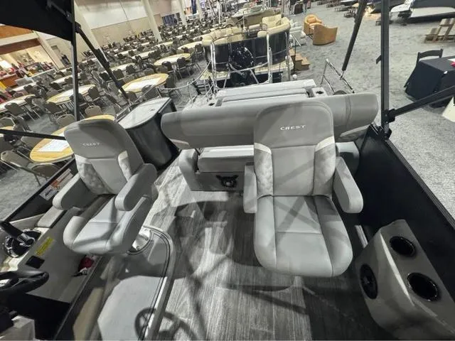 Slide: The Image of Crest Classic 220 SLRC Tritoon 2025 - 8