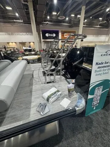 Slide: The Image of Crest Classic 220 SLRC Tritoon 2025 - 9