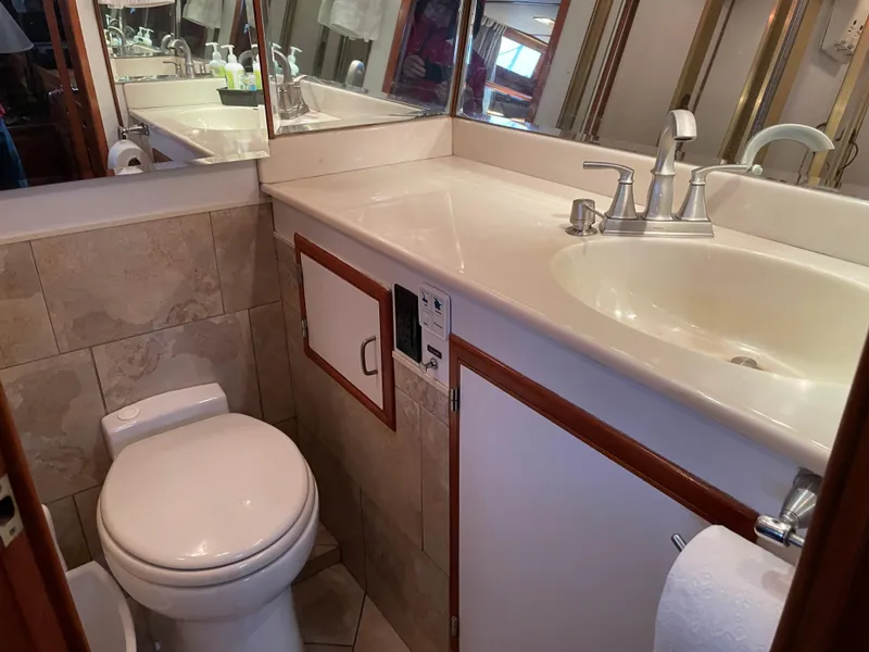 Slide: The Image of Bathroom in 1987 Lien Hwa 47' Mark III Sundeck Aft Cabin Motor Yacht. - 34