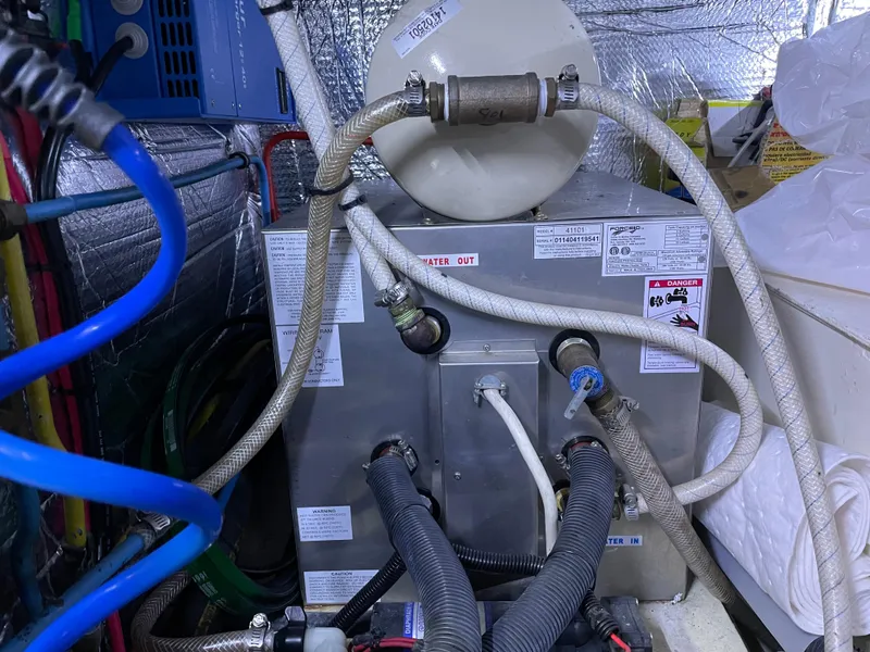 Slide: The Image of Engine room of 1987 Lien Hwa 47' Mark III Sundeck Motor Yacht. - 39