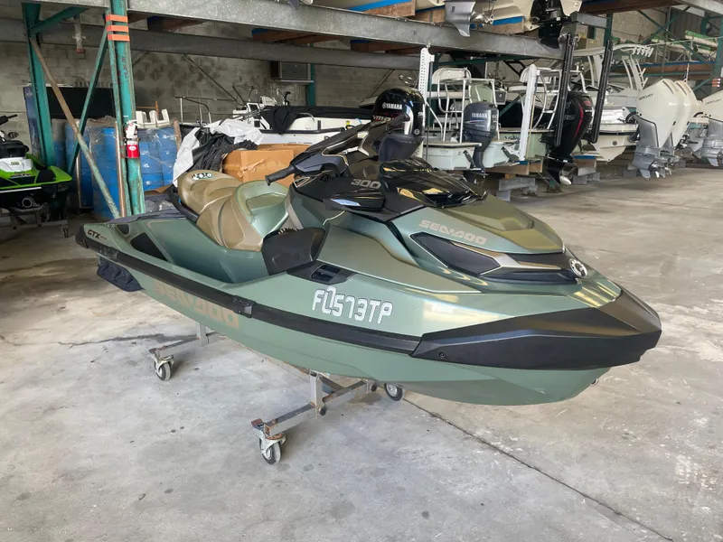 Slide: The Image of Sea-Doo GTX Limited 300 2023 - 1
