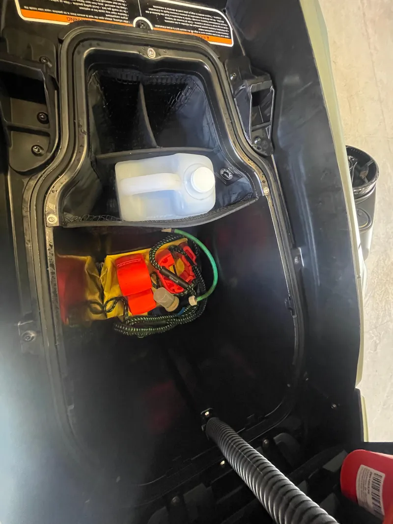 Slide: The Image of Sea-Doo GTX Limited 300 2023 - 16