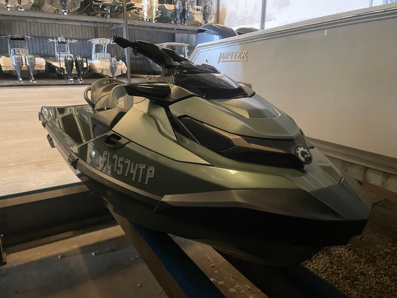 Slide: The Image of Sea-Doo GTX Limited 300 2023 - 9