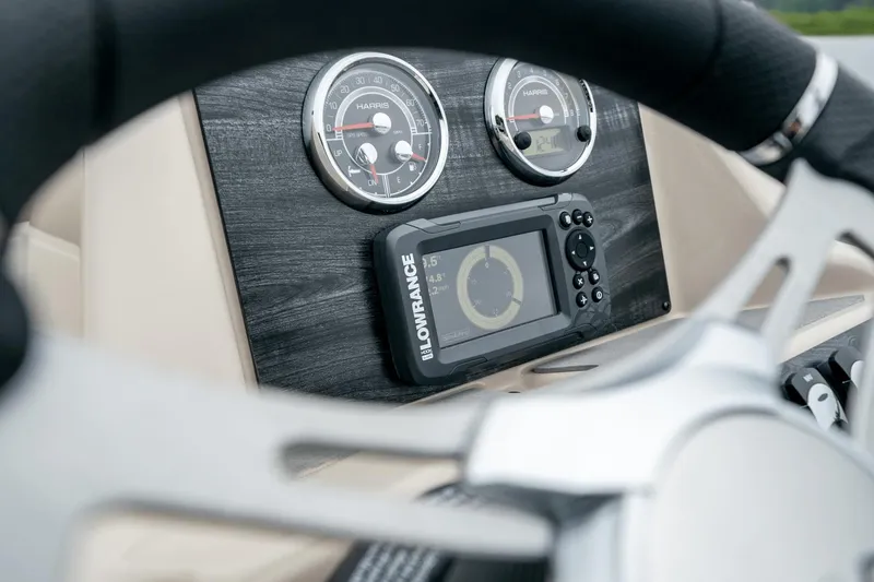 Slide: The Image of Harris 210 Cruiser 2025 - 15