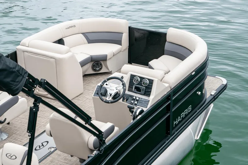 Slide: The Image of Harris 210 Cruiser 2025 - 9