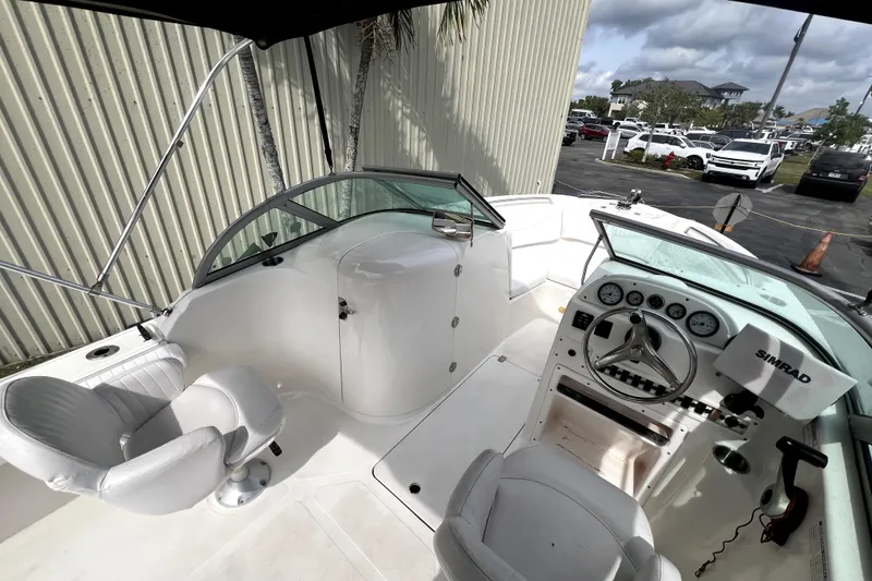 Slide: The Image of 2008 NauticStar 2000 DC Offshore boat interior with steering console and seating. - 9