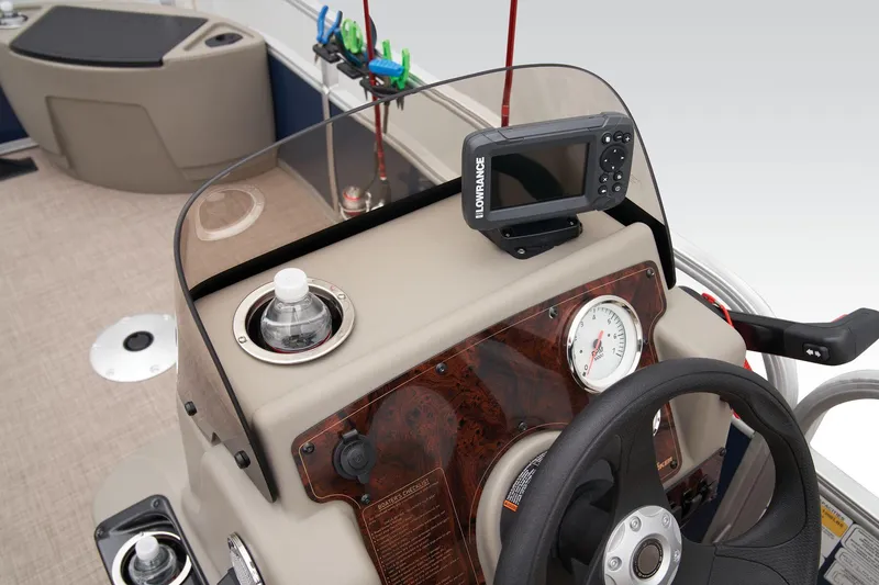 Slide: The Image of Sun Tracker Bass Buggy 18 DLX 2025 - 37