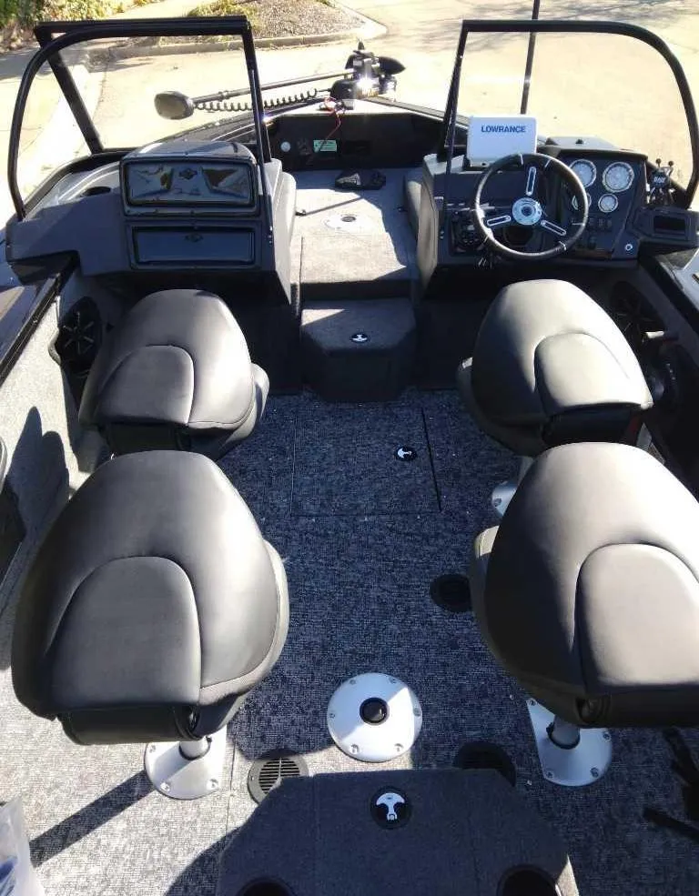 Slide: The Image of 2025 Tracker Targa V-18 WT boat interior with four seats and steering console. - 2