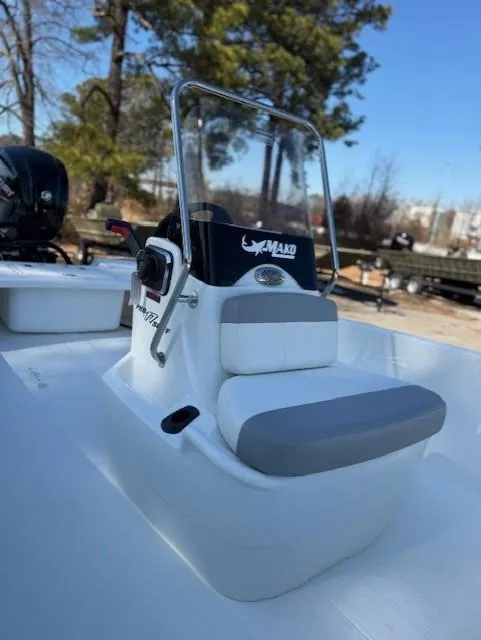 Slide: The Image of 2025 Mako Pro Skiff 17 CC boat with center console and seating. - 46