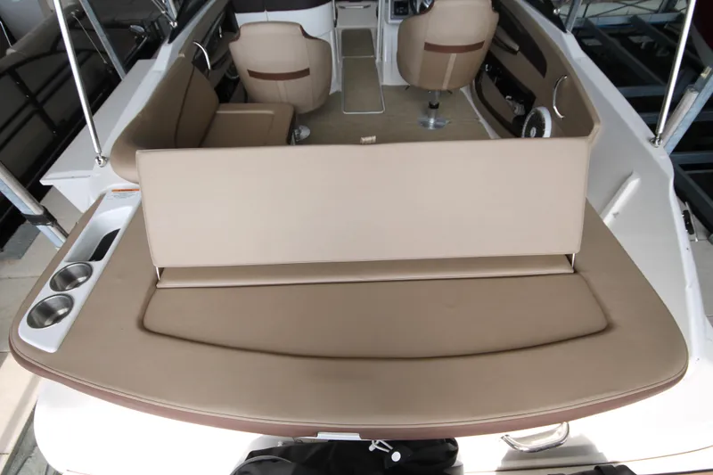 Slide: The Image of Sea Ray SDX 220 2017 - 15