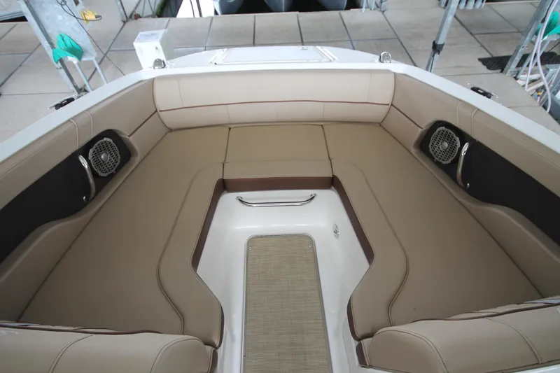 Slide: The Image of Sea Ray SDX 220 2017 - 19