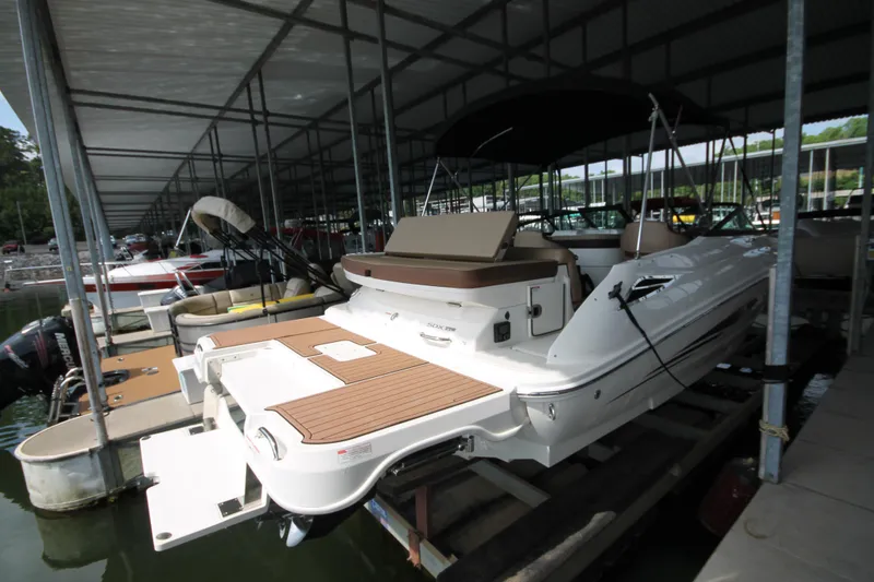 Slide: The Image of Sea Ray SDX 220 2017 - 2