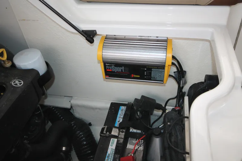 Slide: The Image of Sea Ray SDX 220 2017 - 24