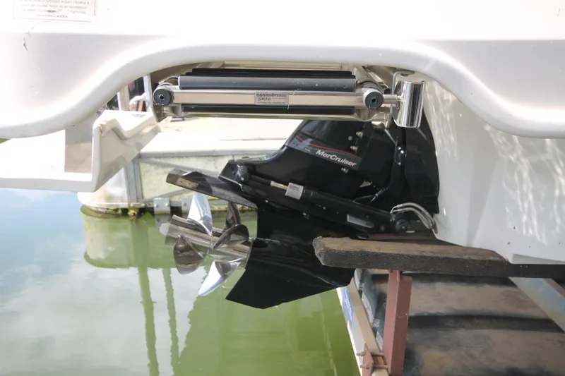 Slide: The Image of Sea Ray SDX 220 2017 - 26