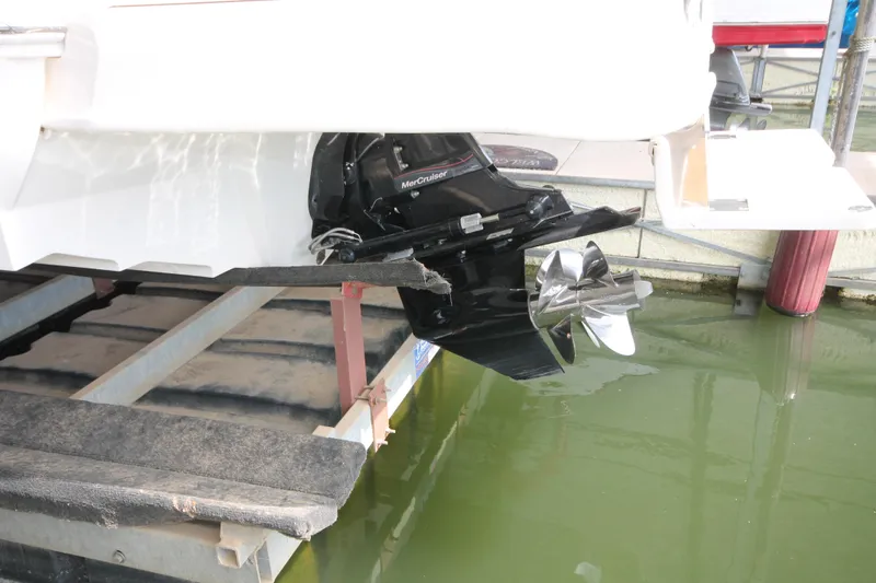 Slide: The Image of Sea Ray SDX 220 2017 - 27