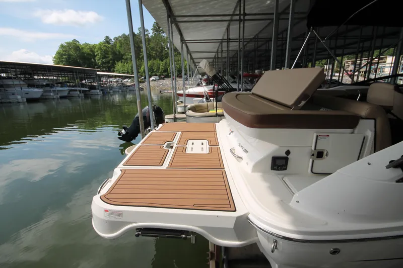 Slide: The Image of Sea Ray SDX 220 2017 - 7