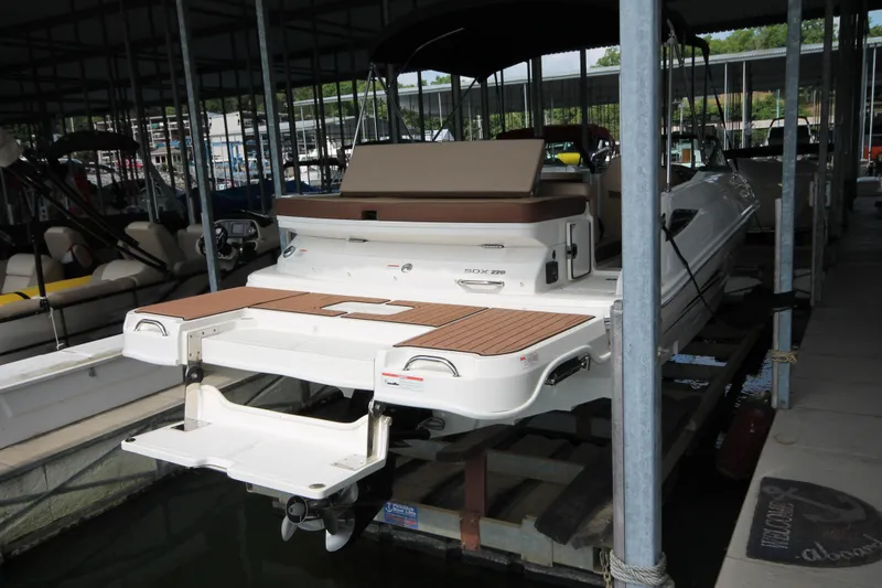 Slide: The Image of Sea Ray SDX 220 2017 - 8