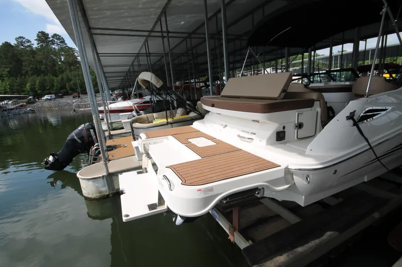 Slide: The Image of Sea Ray SDX 220 2017 - 9