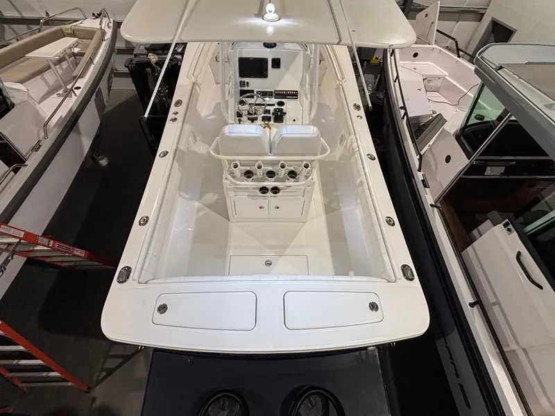 Slide: The Image of 2015 Regulator 25 boat, top view in a showroom, showcasing center console and seating. - 42
