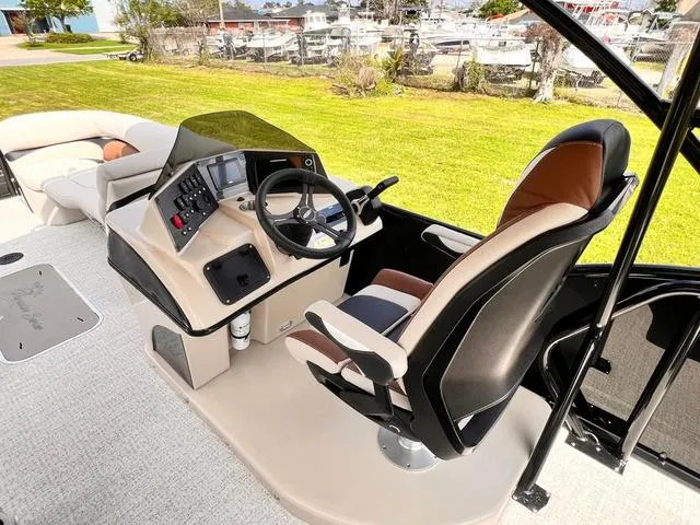 Slide: The Image of Captain's seat and helm of 2025 Aloha 23' Paradise Arch Sport Tower boat. - 12