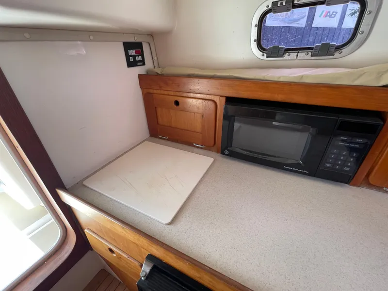 Slide: The Image of Hunt Yachts Surfhunter 29 2004 - 73