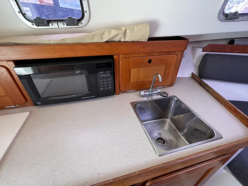 Slide: The Image of Hunt Yachts Surfhunter 29 2004 - 74